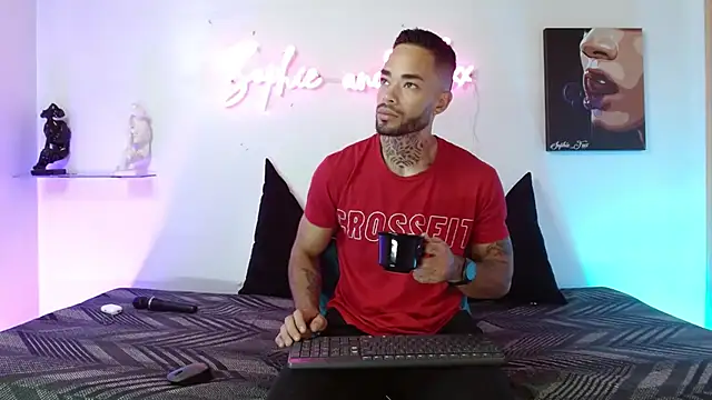 SophieFoxx17 online show from 04/21/26, 12:00