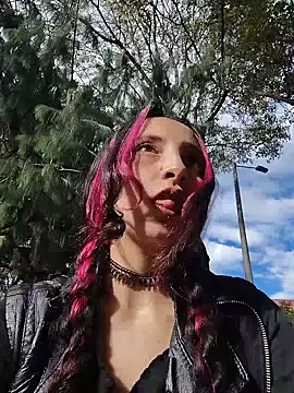  Laary online show from 11/25/25, 09:04