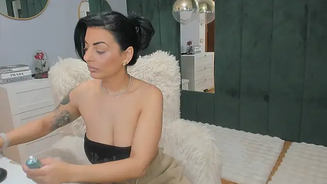 ElisaBaxter online show from 01/15/26, 04:17