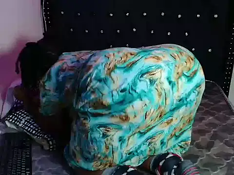 Toomuchbooty33 online show from 11/28/25, 07:27