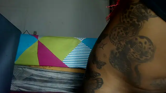 Snapshot of Devill_x chatting on 11/18/25, 01:04 Devill x online show from 11/18/25, 01:04