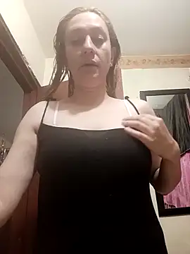 Snapshot of amelie2lov3 chatting on 02/24/26, 03:32 amelie2lov3 online show from 02/24/26, 03:32