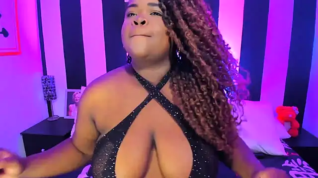 Snapshot of YeminaLeman chatting on 03/07/25, 06:11 YeminaLeman online show from 03/07/25, 06:11