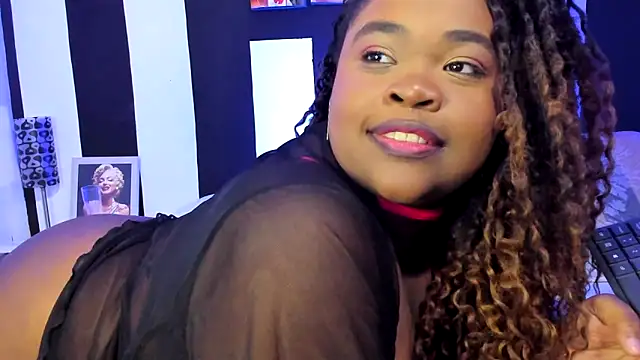 Snapshot of YeminaLeman chatting on 03/15/25, 04:54 YeminaLeman online show from 03/15/25, 04:54