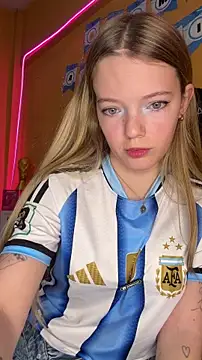 Snapshot of -veranito- chatting on 06/17/26, 12:46 -veranito- online show from 06/17/26, 12:46