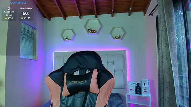 shanakendall online show from 10/10/25, 02:05