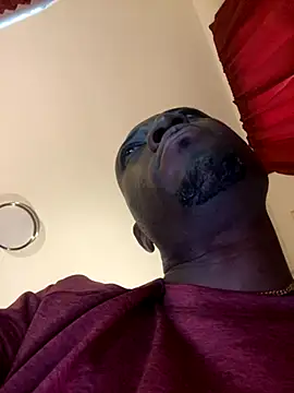 Snapshot of KingB8r chatting on 10/29/25, 06:09 KingB8r online show from 10/29/25, 06:09