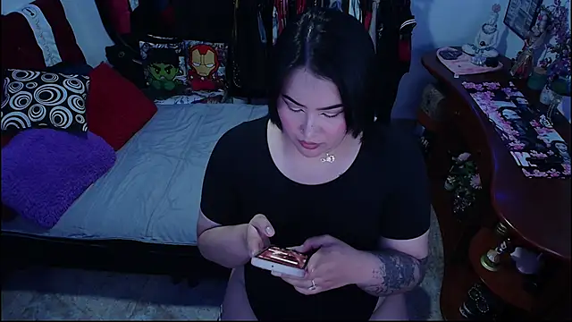 lufek23 online show from 10/05/25, 03:54