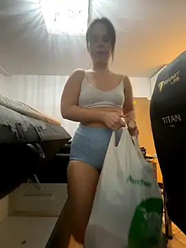 Snapshot of TheCinderella chatting on 11/14/25, 04:06 TheCinderella online show from 11/14/25, 04:06