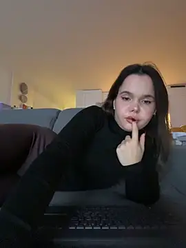 Snapshot of TheCinderella chatting on 12/16/25, 03:50 TheCinderella online show from 12/16/25, 03:50