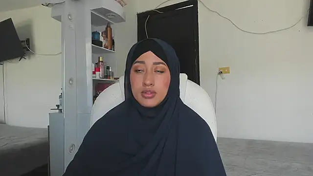 Snapshot of adila_anich chatting on 09/28/25, 08:36 adila anich online show from 09/28/25, 08:36