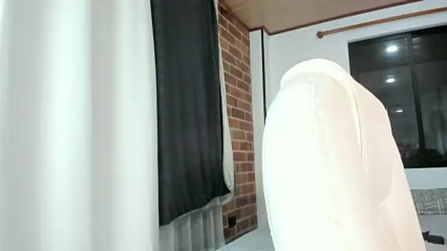 adila anich online show from 11/27/25, 02:02