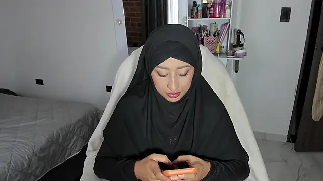 adila anich online show from 02/12/26, 10:16