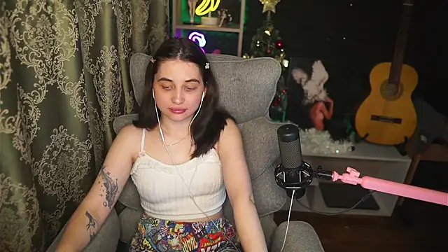 delicatedBailey online show from 07/23/26, 03:04