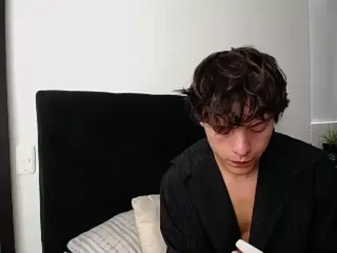 Santiago kiler online show from 12/30/24, 05:34