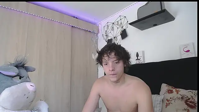 Santiago kiler online show from 03/15/26, 12:44