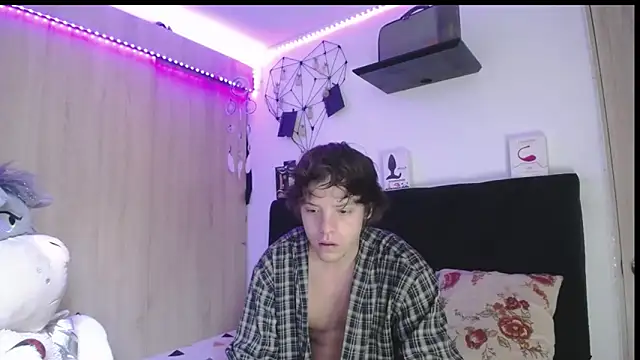 Santiago kiler online show from 03/19/26, 12:09