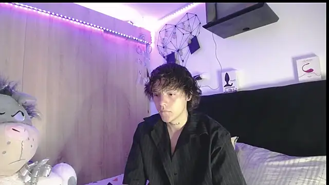 Santiago kiler online show from 04/15/26, 12:23