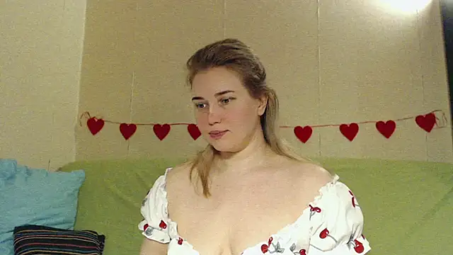 mmmPinUpGirl online show from 04/22/26, 10:33