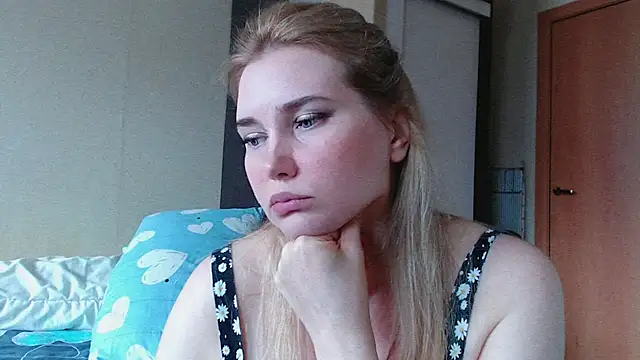 Snapshot of mmmPinUpGirl chatting on 06/27/26, 10:20 mmmPinUpGirl online show from 06/27/26, 10:20