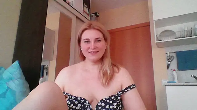 Snapshot of mmmPinUpGirl chatting on 06/29/26, 03:34 mmmPinUpGirl online show from 06/29/26, 03:34