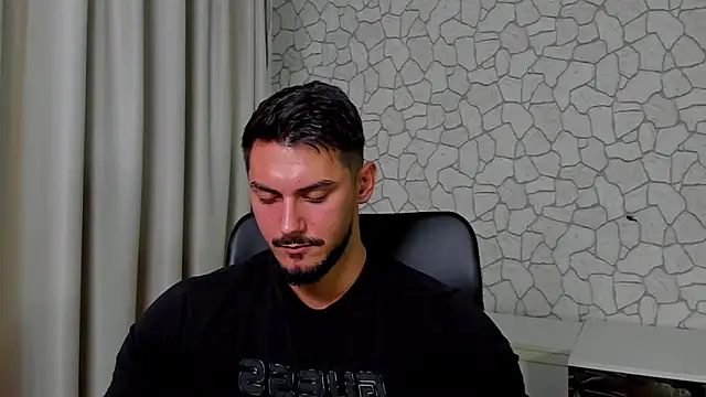 Snapshot of ClintMasters chatting on 10/21/25, 04:46 ClintMasters online show from 10/21/25, 04:46