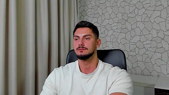 Snapshot of ClintMasters chatting on 10/22/25, 05:19 ClintMasters online show from 10/22/25, 05:19