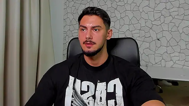 Snapshot of ClintMasters chatting on 11/18/25, 05:12 ClintMasters online show from 11/18/25, 05:12