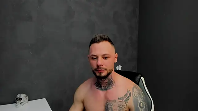 Snapshot of BrianHunts chatting on 02/07/25, 01:01 BrianHunts online show from 02/07/25, 01:01