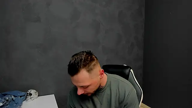 Snapshot of BrianHunts chatting on 02/10/25, 06:42 BrianHunts online show from 02/10/25, 06:42