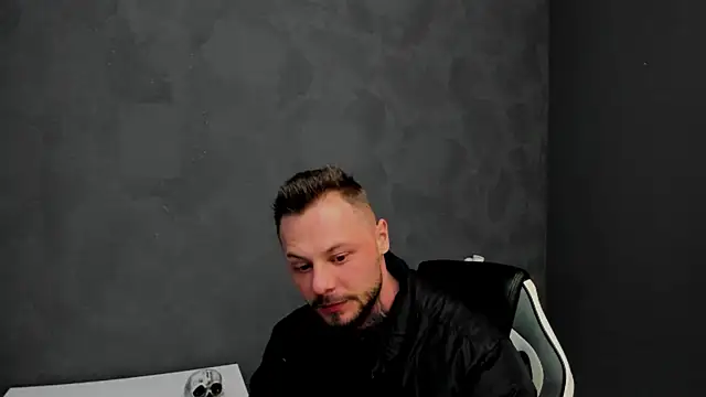 Snapshot of BrianHunts chatting on 02/15/25, 06:12 BrianHunts online show from 02/15/25, 06:12