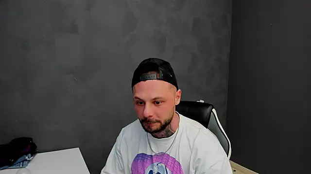 Snapshot of BrianHunts chatting on 03/07/25, 06:13 BrianHunts online show from 03/07/25, 06:13