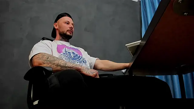 Snapshot of BrianHunts chatting on 03/07/25, 09:40 BrianHunts online show from 03/07/25, 09:40