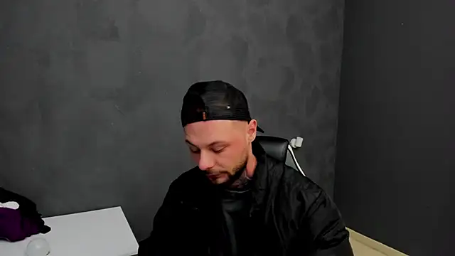 Snapshot of BrianHunts chatting on 03/08/25, 06:43 BrianHunts online show from 03/08/25, 06:43