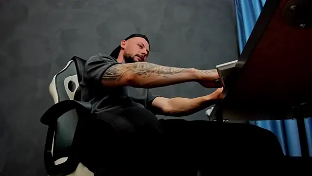 Snapshot of BrianHunts chatting on 03/08/25, 09:50 BrianHunts online show from 03/08/25, 09:50