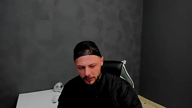 Snapshot of BrianHunts chatting on 03/19/25, 05:30 BrianHunts online show from 03/19/25, 05:30