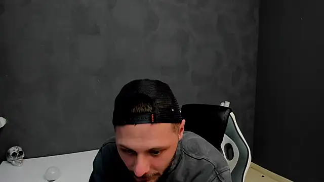 Snapshot of BrianHunts chatting on 03/21/25, 11:44 BrianHunts online show from 03/21/25, 11:44