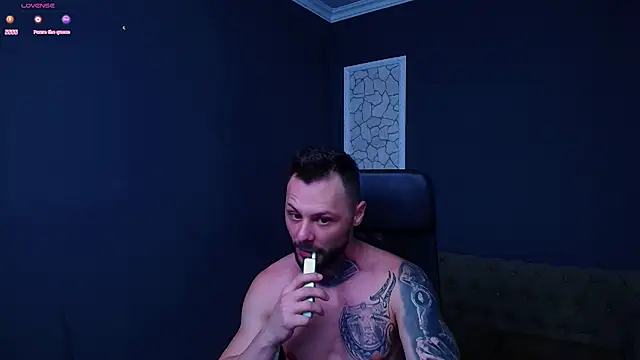 Snapshot of BrianHunts chatting on 10/09/25, 04:43 BrianHunts online show from 10/09/25, 04:43