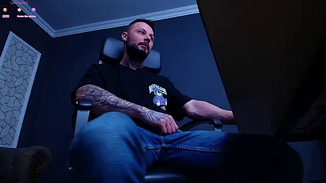 Snapshot of BrianHunts chatting on 10/11/25, 04:44 BrianHunts online show from 10/11/25, 04:44