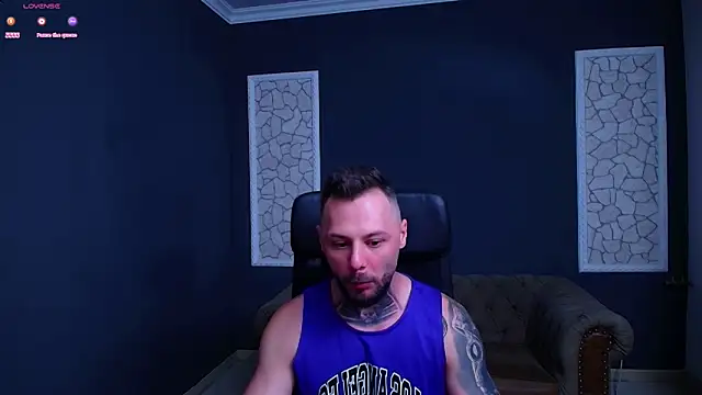 Snapshot of BrianHunts chatting on 10/15/25, 04:45 BrianHunts online show from 10/15/25, 04:45