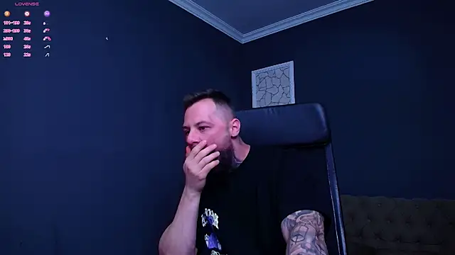 Snapshot of BrianHunts chatting on 10/23/25, 04:34 BrianHunts online show from 10/23/25, 04:34