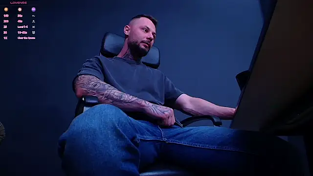 Snapshot of BrianHunts chatting on 11/02/25, 05:43 BrianHunts online show from 11/02/25, 05:43