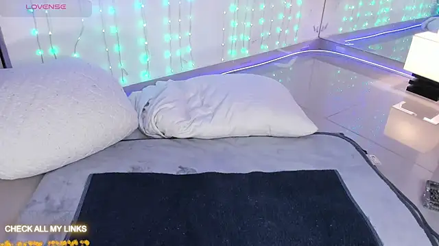 ohyesly  online show from 09/30/25, 11:04