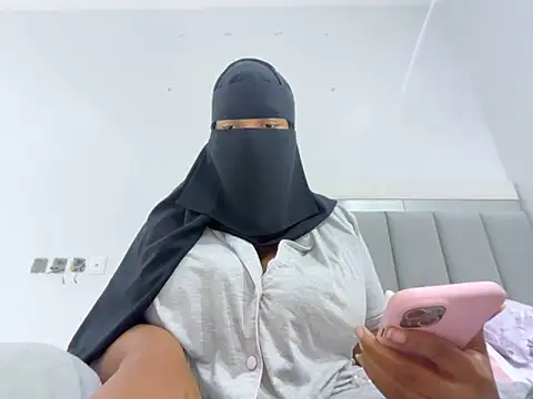 Snapshot of Submissive_Arab chatting on 02/07/25, 11:13 Submissive Arab online show from 02/07/25, 11:13