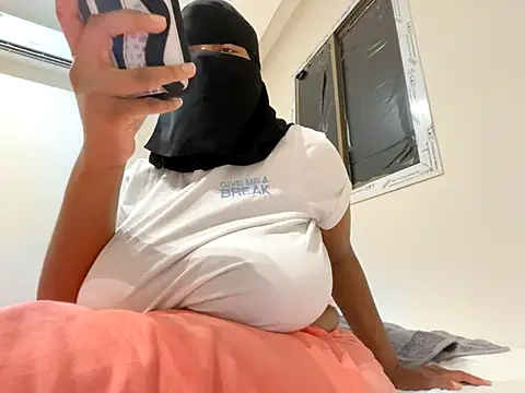 Submissive Arab online show from 11/25/25, 01:27