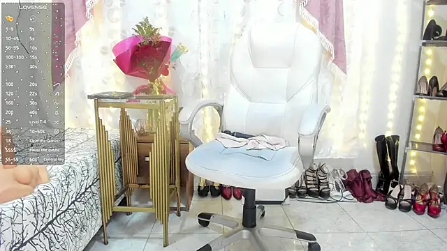 Snapshot of Chanel_Doll_ chatting on 02/14/25, 02:02 Chanel Doll online show from 02/14/25, 02:02