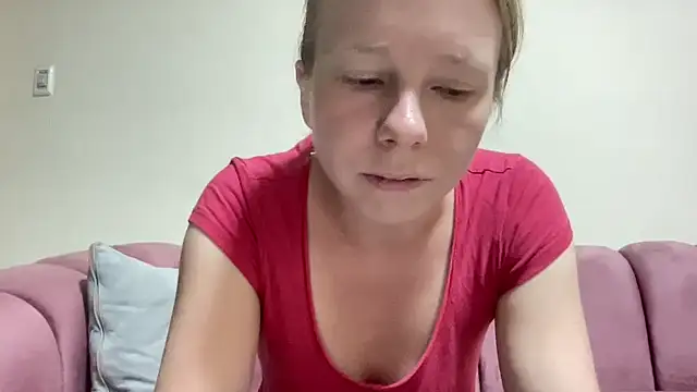 Snapshot of SweetLucy96 chatting on 09/20/25, 10:27 SweetLucy96 online show from 09/20/25, 10:27