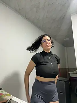 Snapshot of _Niah_ chatting on 02/05/25, 02:51 Niah online show from 02/05/25, 02:51