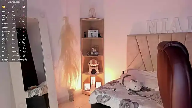 Snapshot of _Niah_ chatting on 02/06/25, 08:13 Niah online show from 02/06/25, 08:13