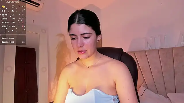 Snapshot of _Niah_ chatting on 02/12/25, 09:01 Niah online show from 02/12/25, 09:01